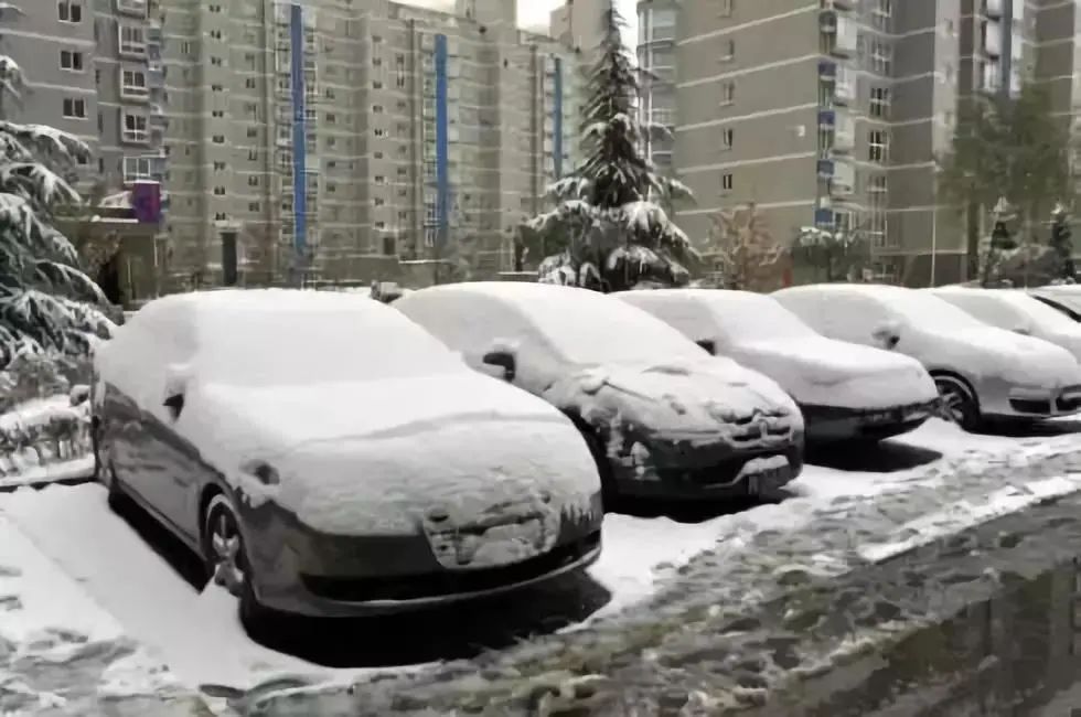 出行提示_雪地行車安全技巧_降雪天氣開車注意事項(xiàng)