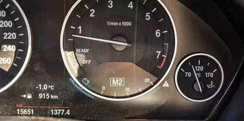 出行提示_雪天步行防滑防摔防砸技巧_雪天出行安全注意事項(xiàng)