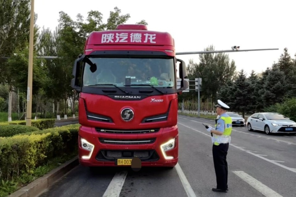 貨運(yùn)車輛超載整治行動_禁行_哈爾濱市公安局交管部門夏季道路交通安全整治