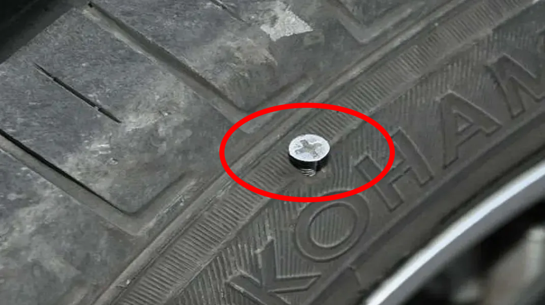 出行提示_雪天行車(chē)安全注意事項(xiàng)_繞車(chē)檢查車(chē)胎