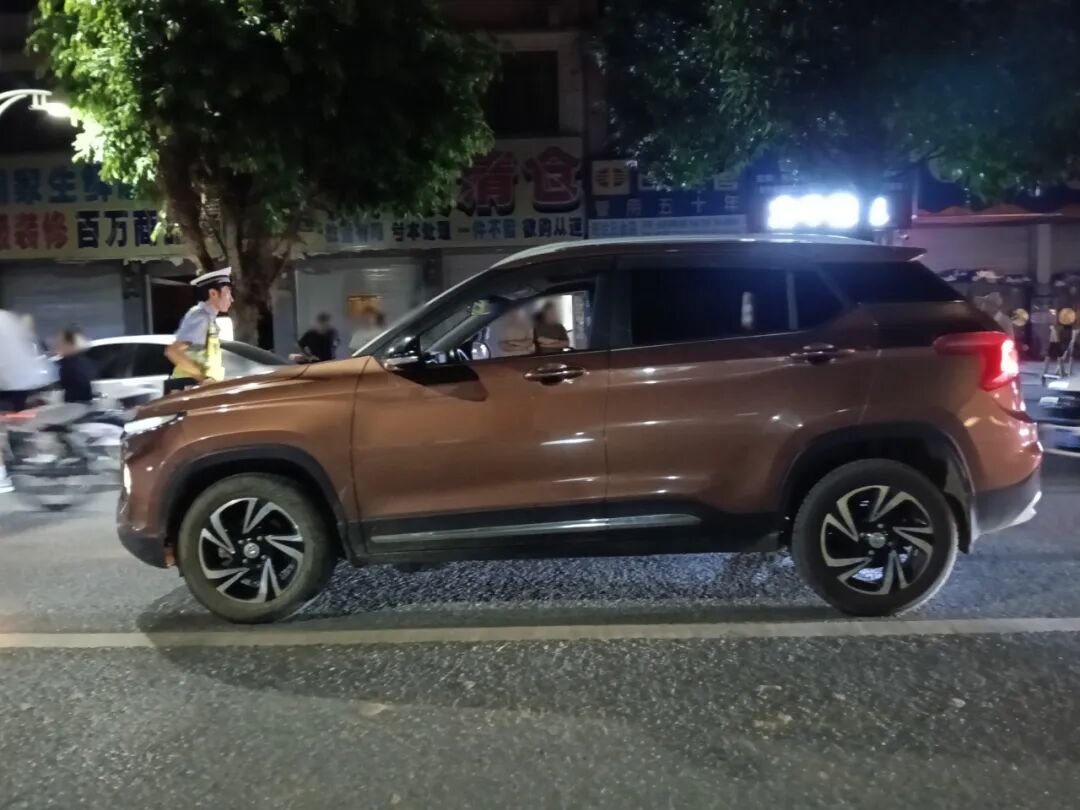 路況_行車安全注意事項(xiàng)_駕駛觀察禮讓行人
